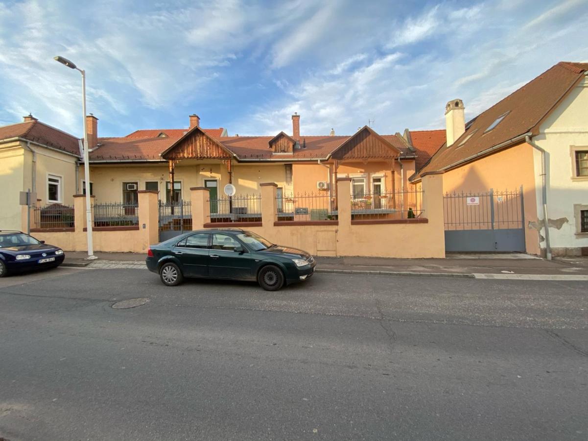 Balazs Apartman 埃格尔 外观 照片